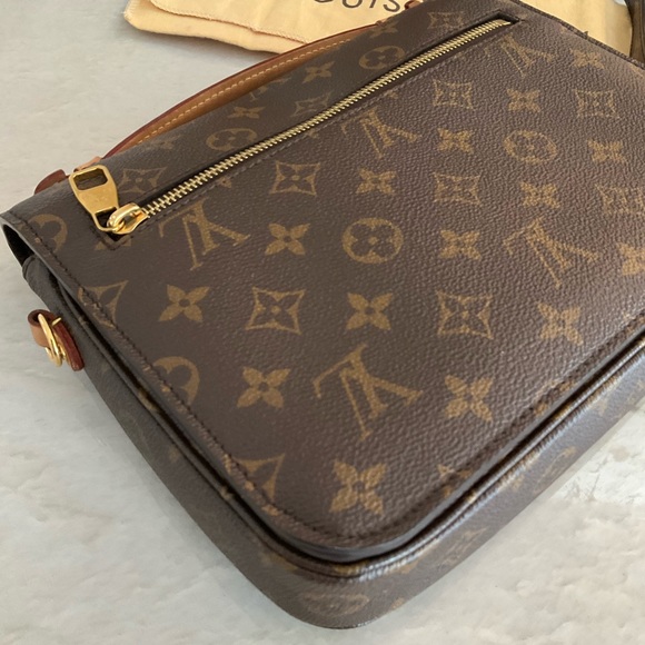 SOLD Beautiful Louis Vuitton Monogram Pouchette Métis - Picture 16 of 16
